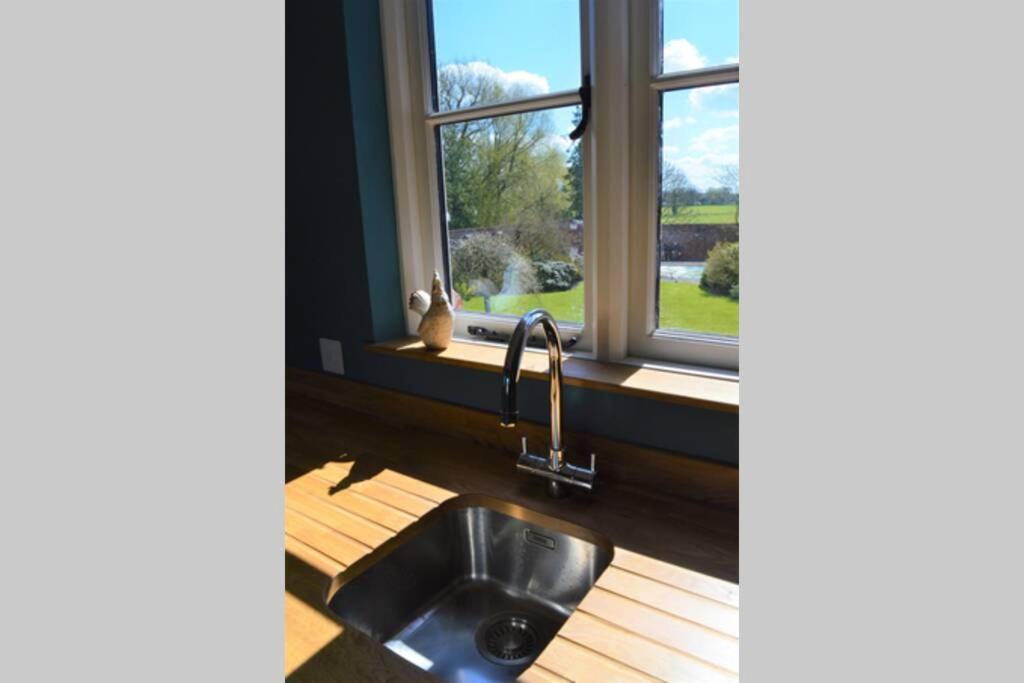 Cockloft Romantic Countryside Hideaway Bishops Cannings Bagian luar foto